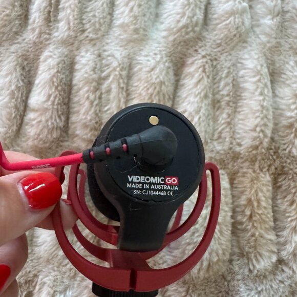 RODE VideoMic Go Shotgun Microphone - Picture 2 of 3